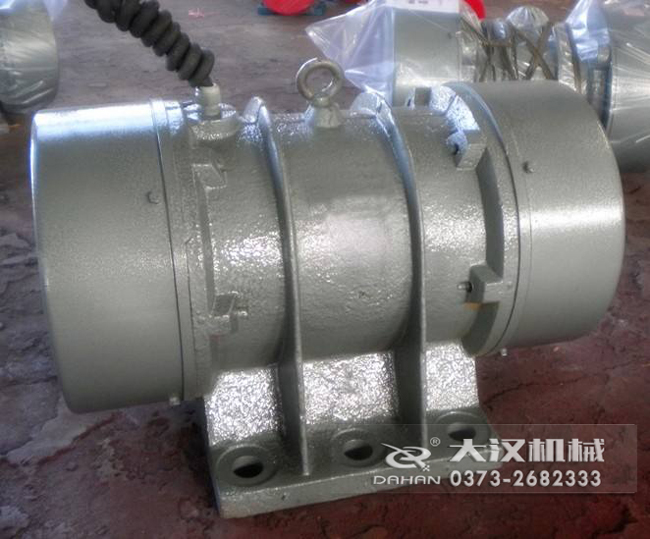 VB振動(dòng)電機(jī)是靠偏心塊的振動(dòng)而造成的，振動(dòng)源所以偏心塊的角度和大小是比較重要的。