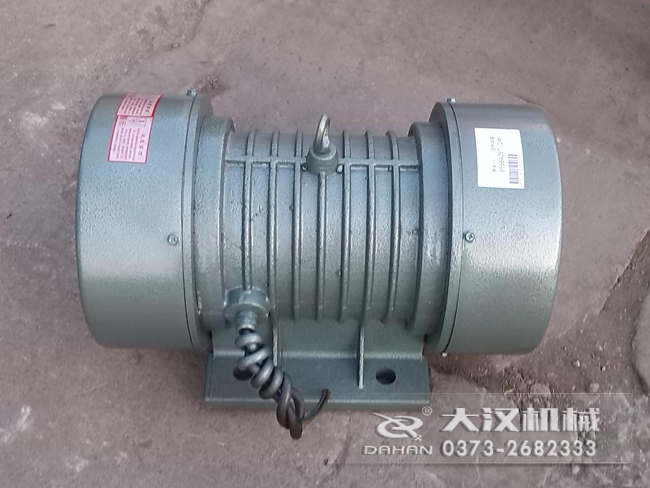 VB振動(dòng)電機(jī)的選型要根據(jù)所匹配產(chǎn)品需要的激振大小，進(jìn)行選擇。
