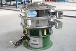 600型三次元振動篩，產(chǎn)量可達(dá)500kg/h。